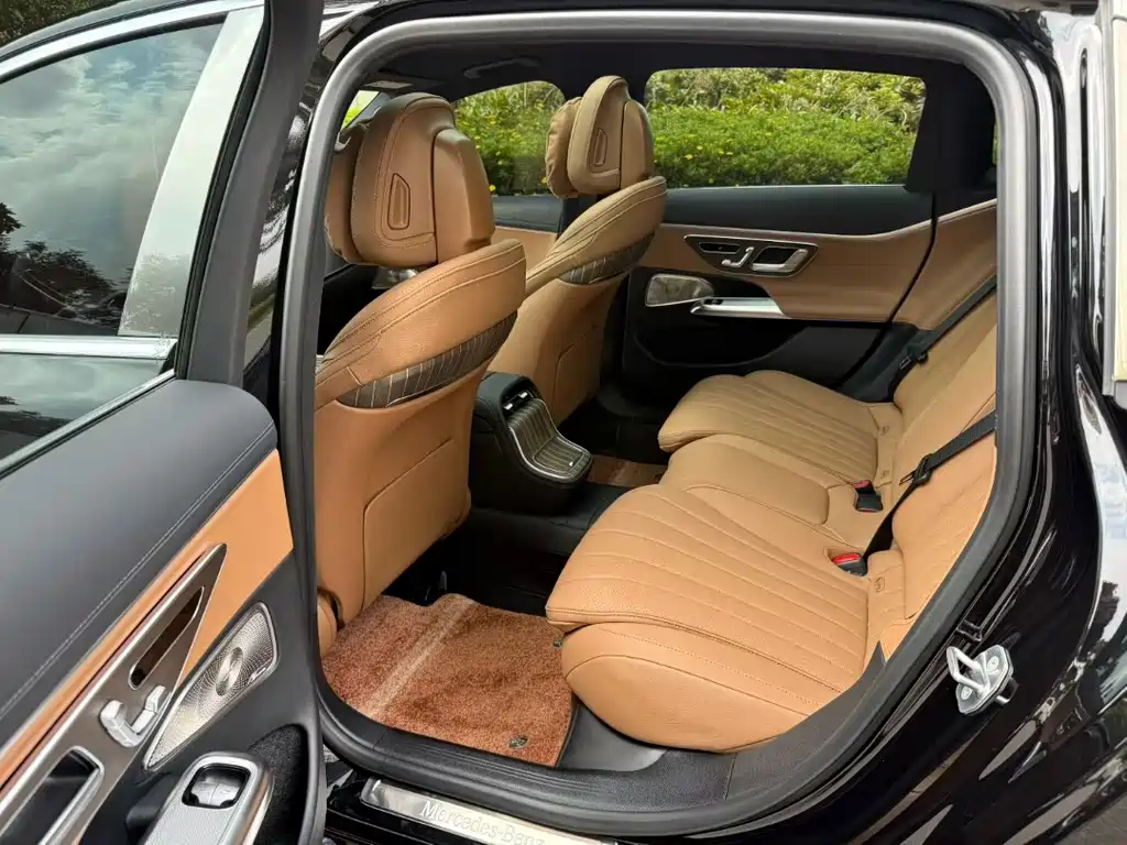 Mercedes-Benz E-Class — миниатюра 7