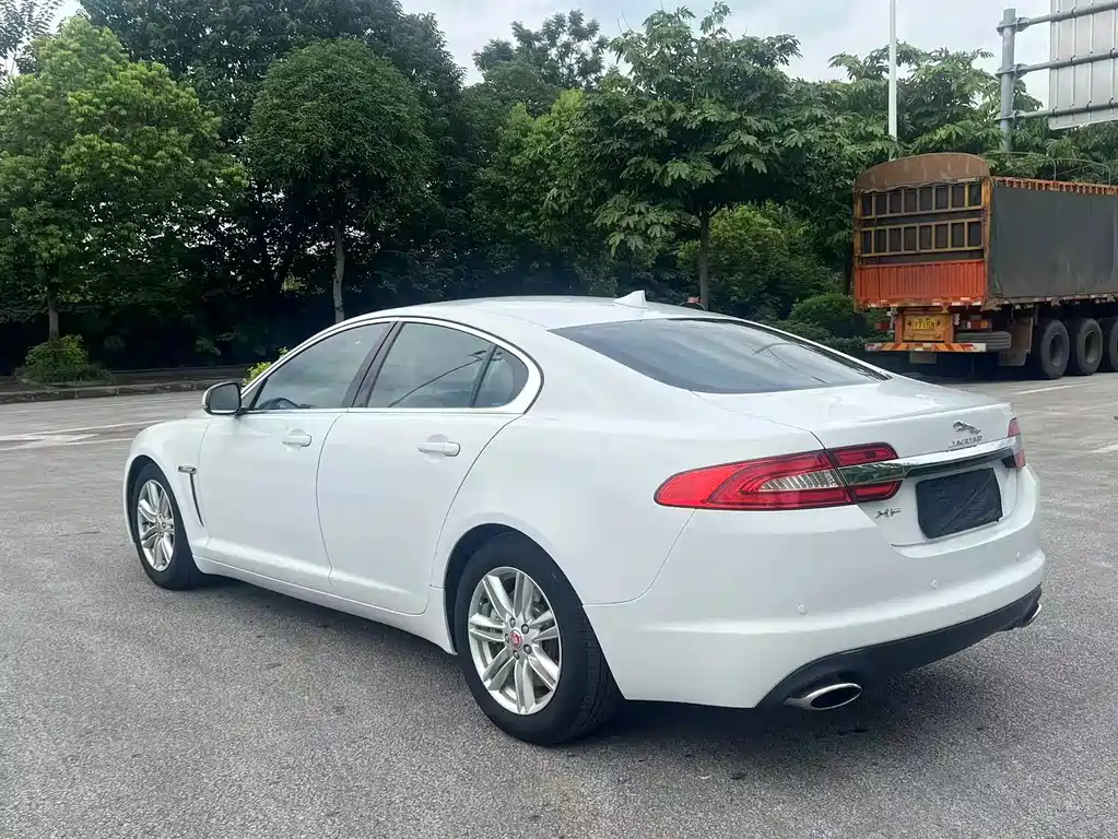 Jaguar XF — миниатюра 5