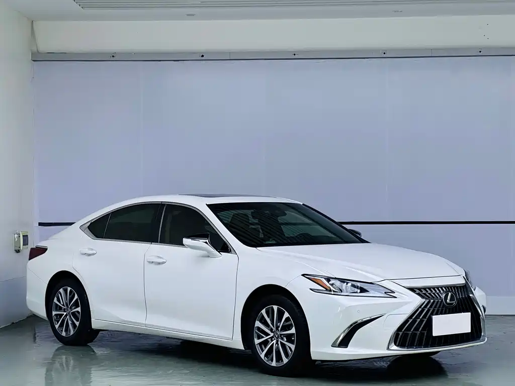 Lexus ES 2021 200