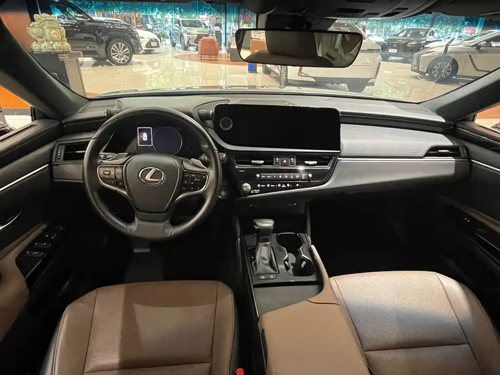 Lexus ES — миниатюра 12