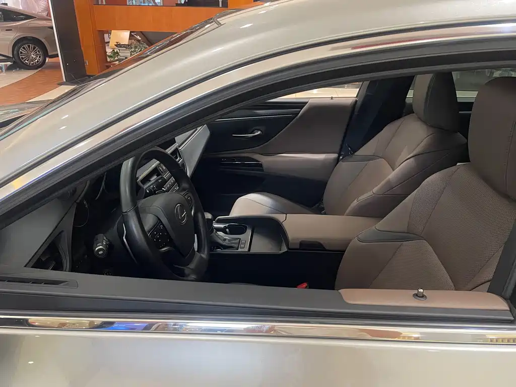 Lexus ES — миниатюра 14