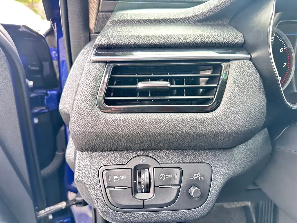 Hongqi Hongqi H5 — миниатюра 17