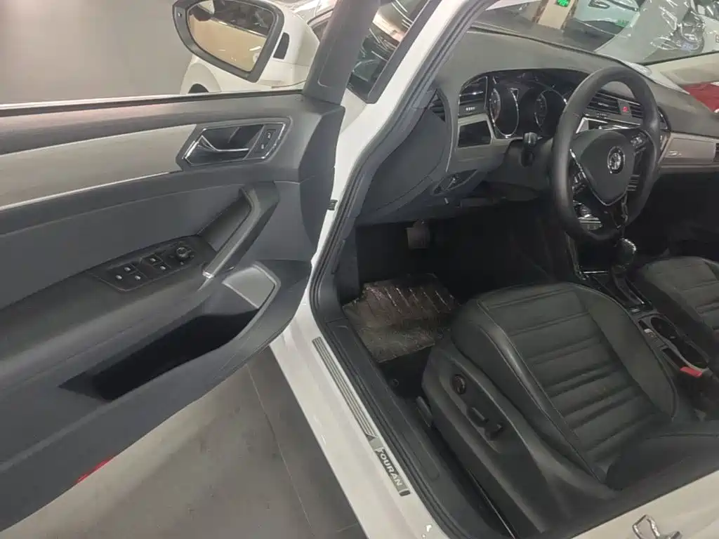 Volkswagen Touran — миниатюра 16
