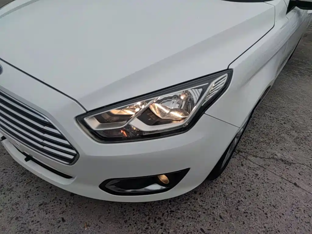 Ford Escort — миниатюра 24