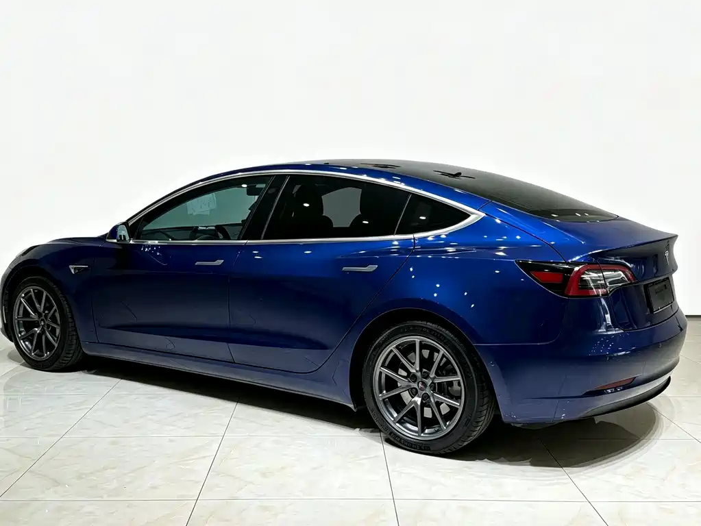 Tesla Model 3 — миниатюра 17