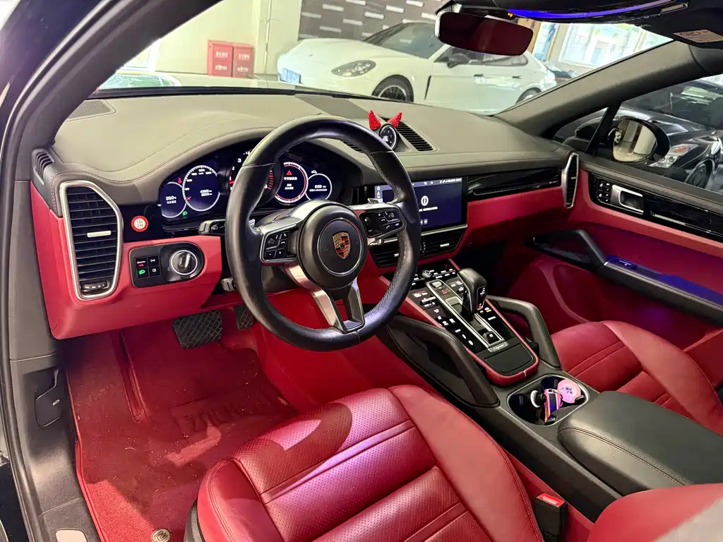 Porsche Cayenne — миниатюра 6