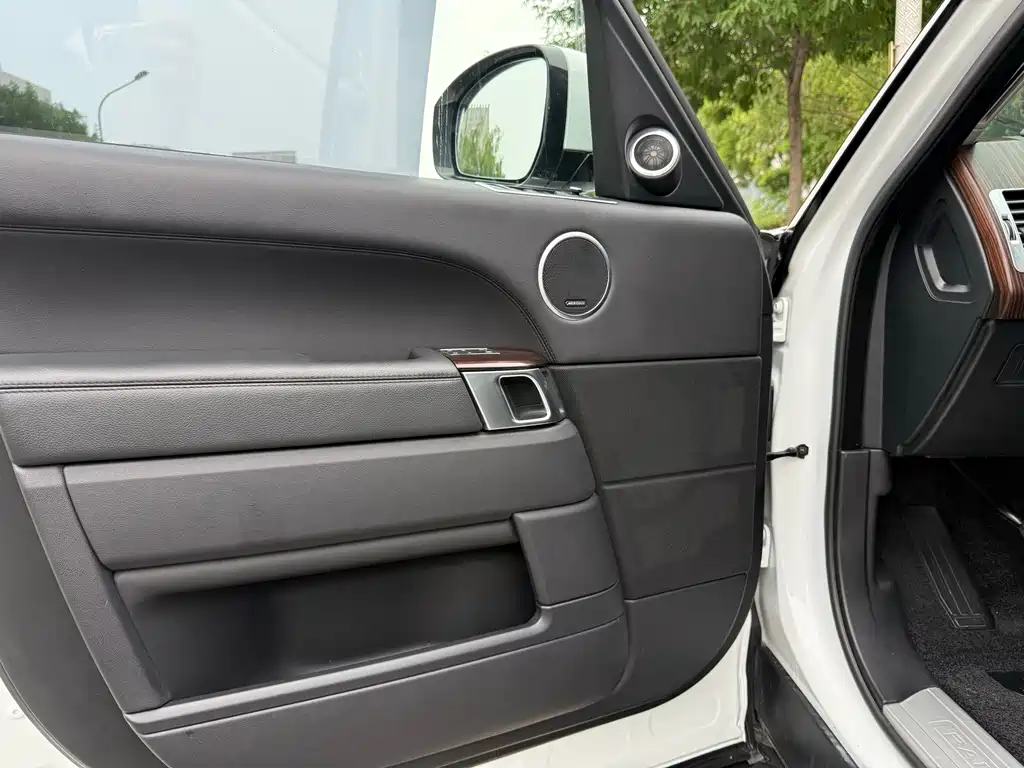 Land Rover Range Rover — миниатюра 21