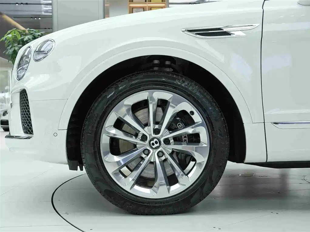 Bentley Bentayga PHEV — миниатюра 22
