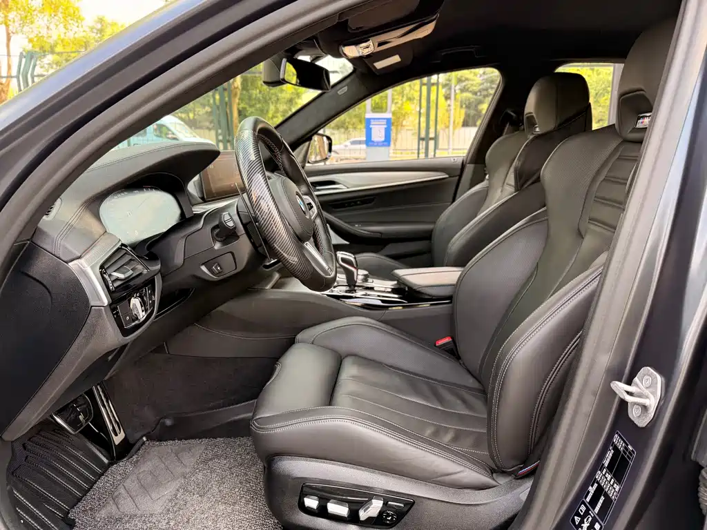 BMW M5 — миниатюра 10