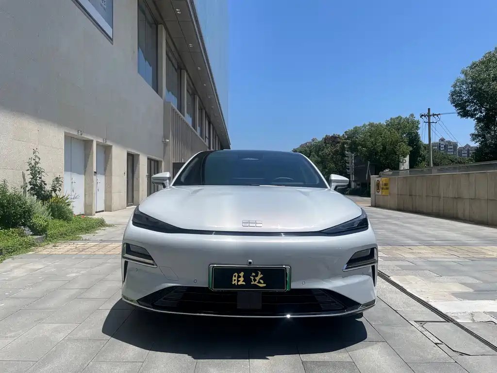 Geely Galaxy Galaxy 8 8 2025 130km EM-i Flagship