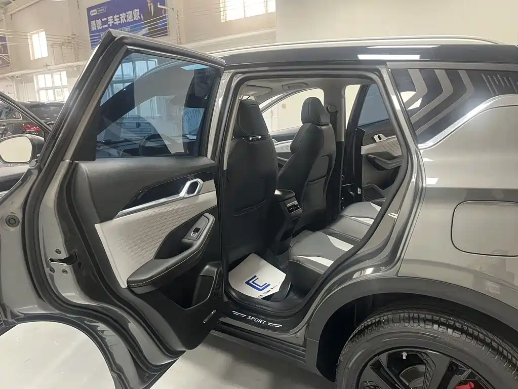 Geely Binyue — миниатюра 10