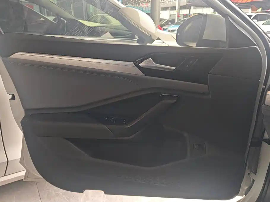 Volkswagen Sagitar — миниатюра 7