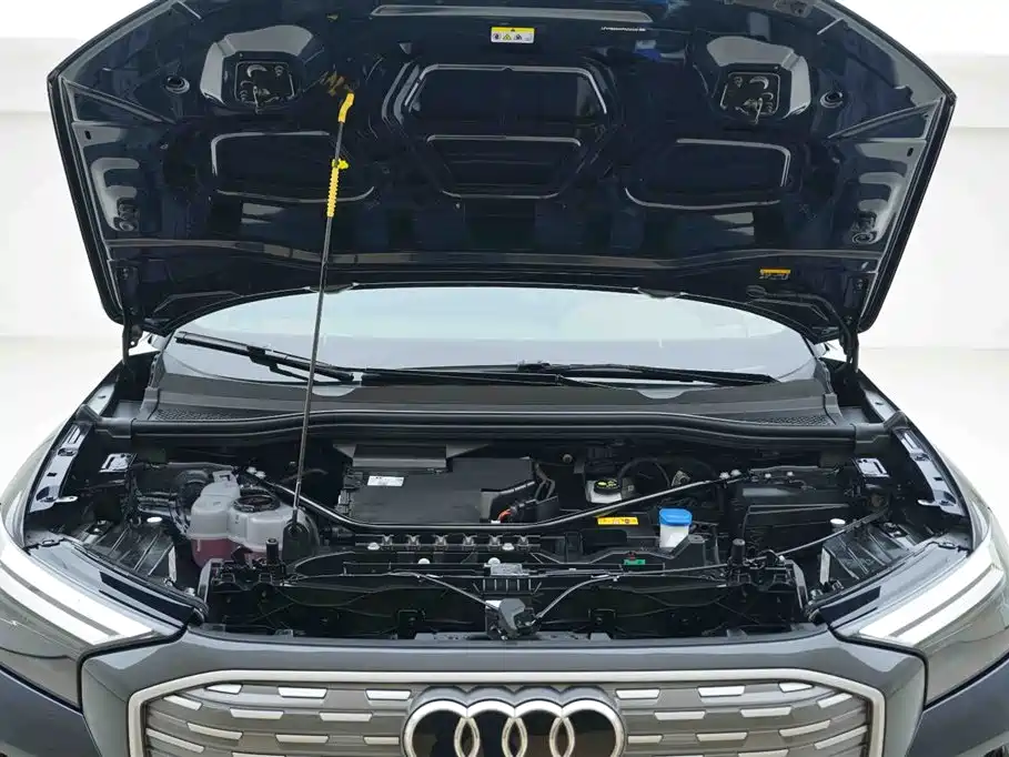 AUDI Q4 E TRON