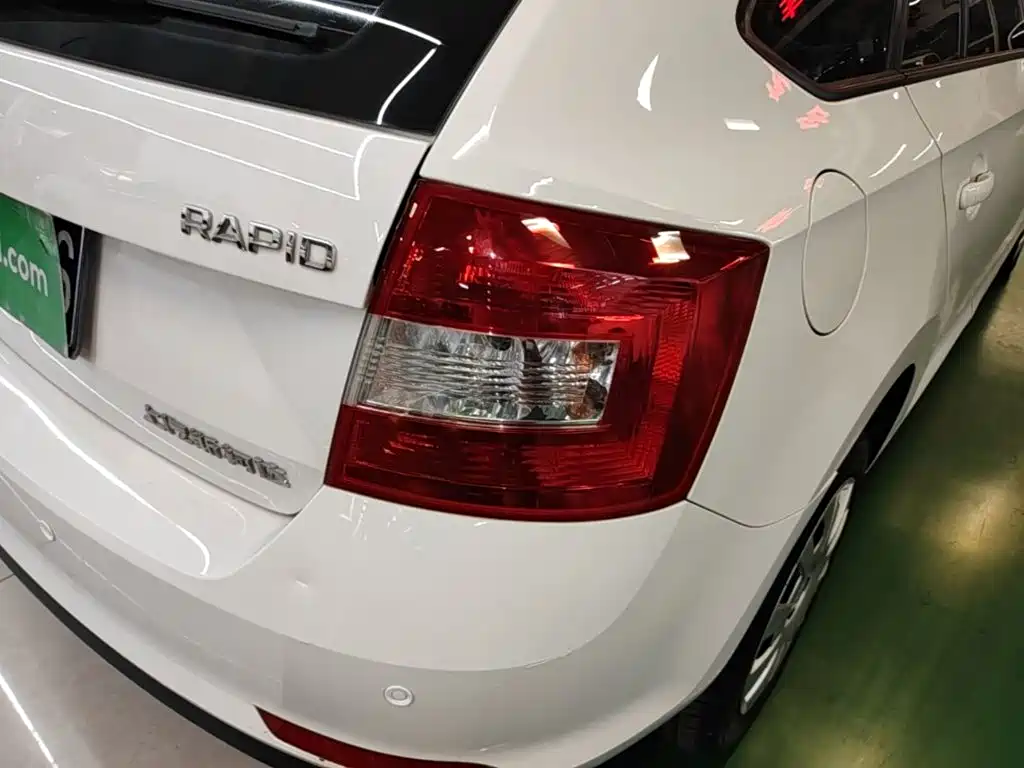 Skoda Rapid Spaceback — миниатюра 8