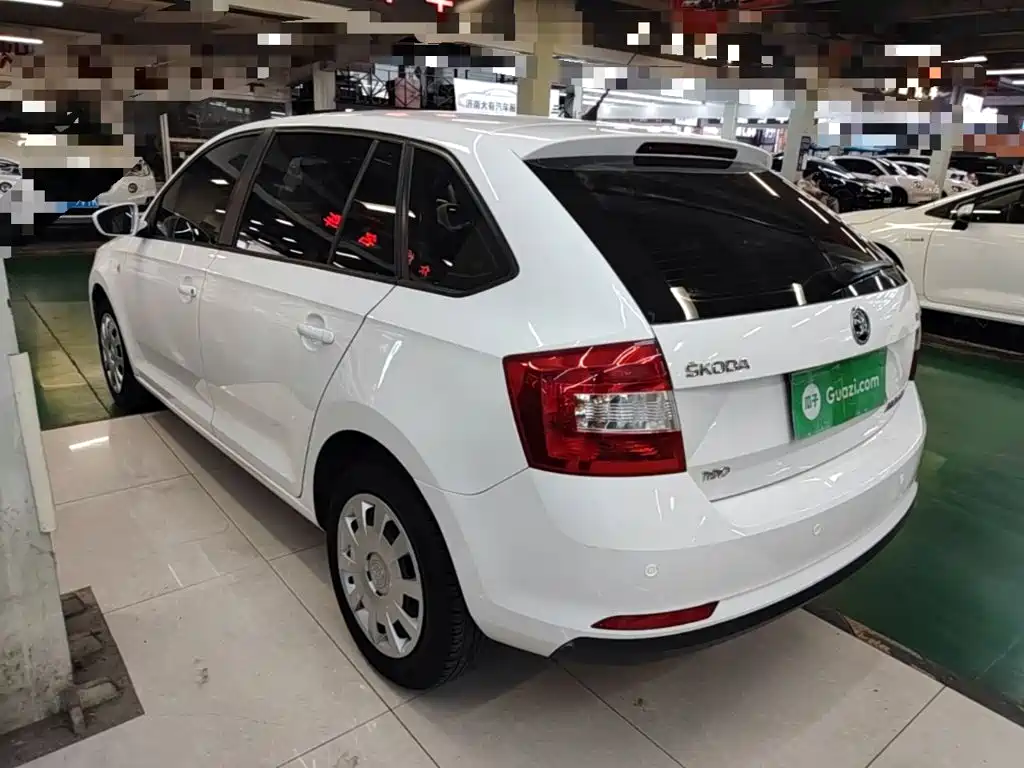 Skoda Rapid Spaceback — миниатюра 5