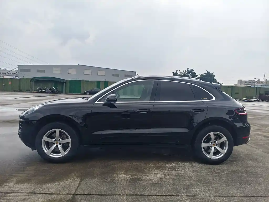 Porsche Macan — миниатюра 7