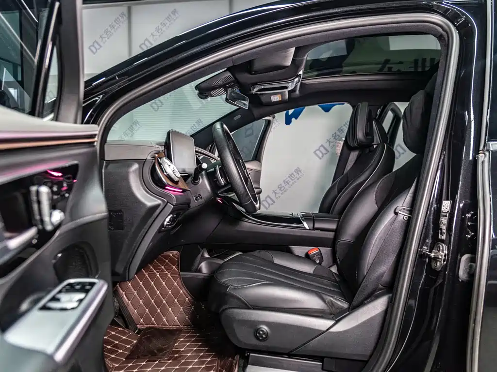 MERCEDES-BENZ EQE SUV