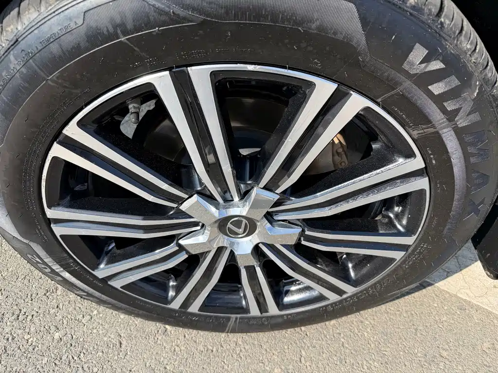 Lexus LX — миниатюра 21