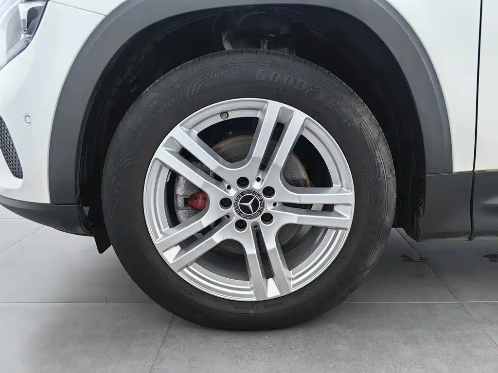 Mercedes-Benz GLB — миниатюра 17