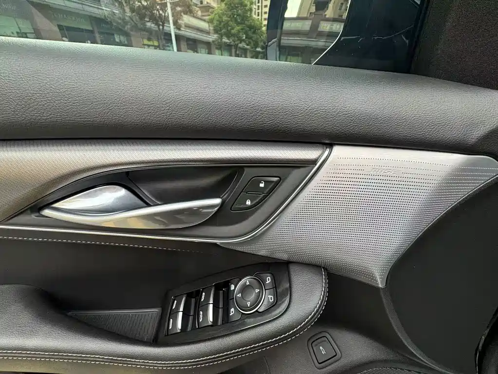 Cadillac CT5 — миниатюра 8
