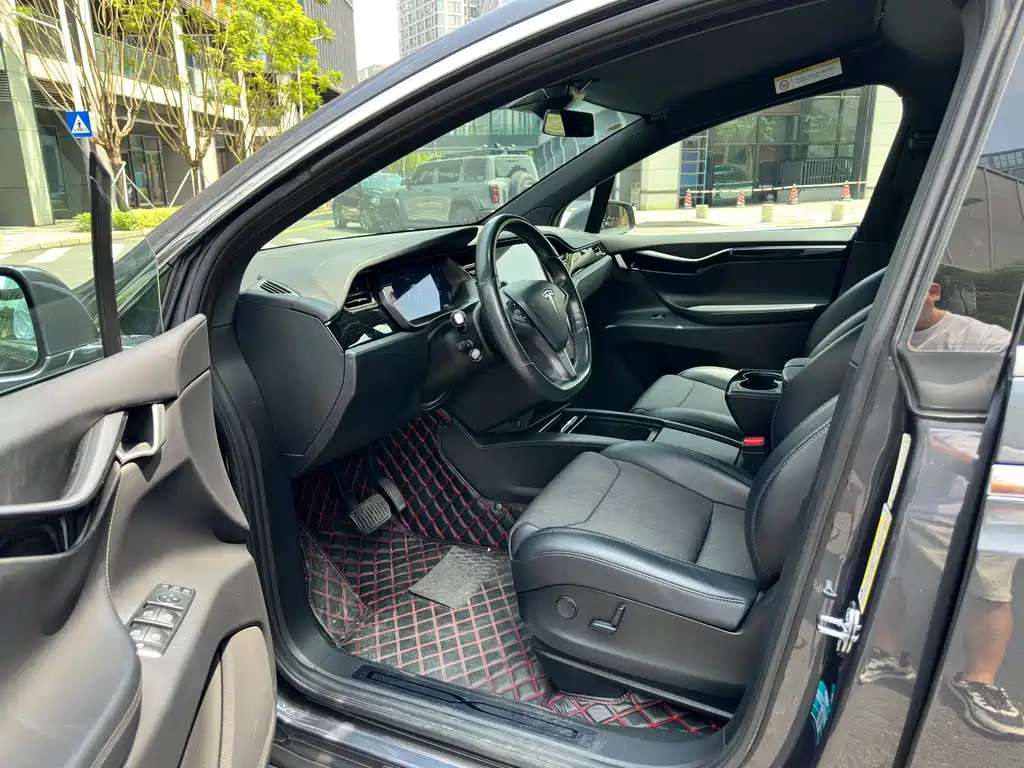 Tesla Model X — миниатюра 9