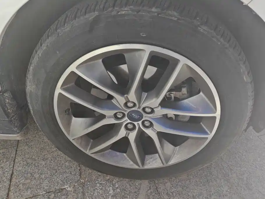 Ford Edge — миниатюра 6
