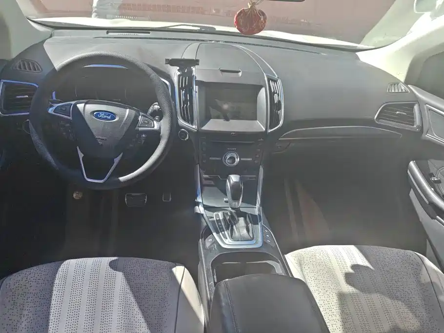 Ford Edge — миниатюра 12