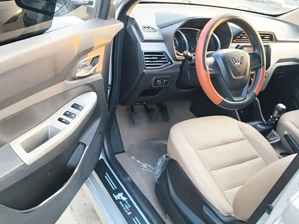 Wuling Hongguang — миниатюра 16
