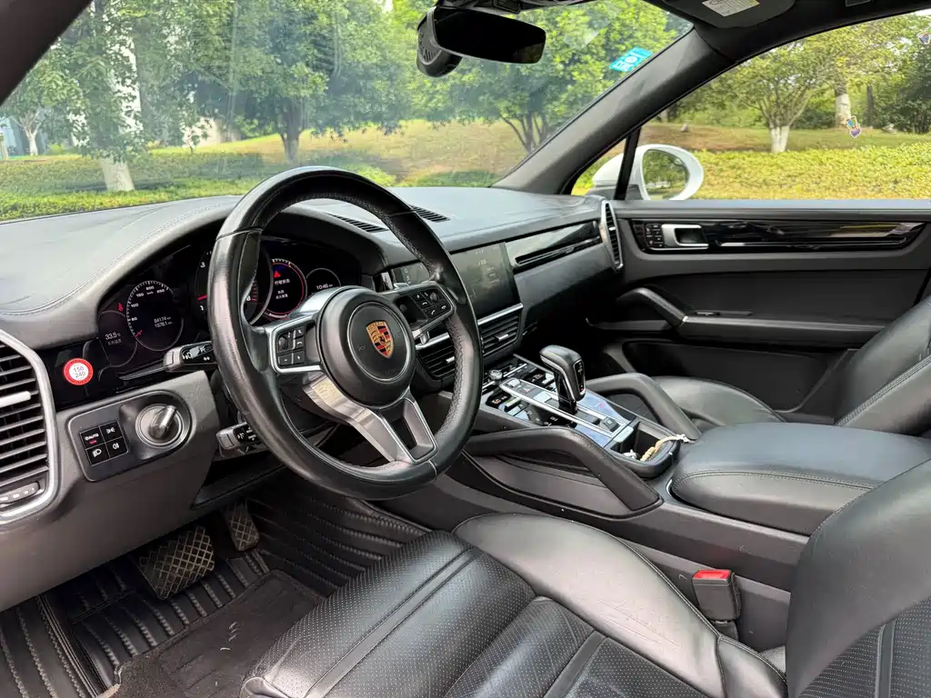 Porsche Cayenne — миниатюра 9