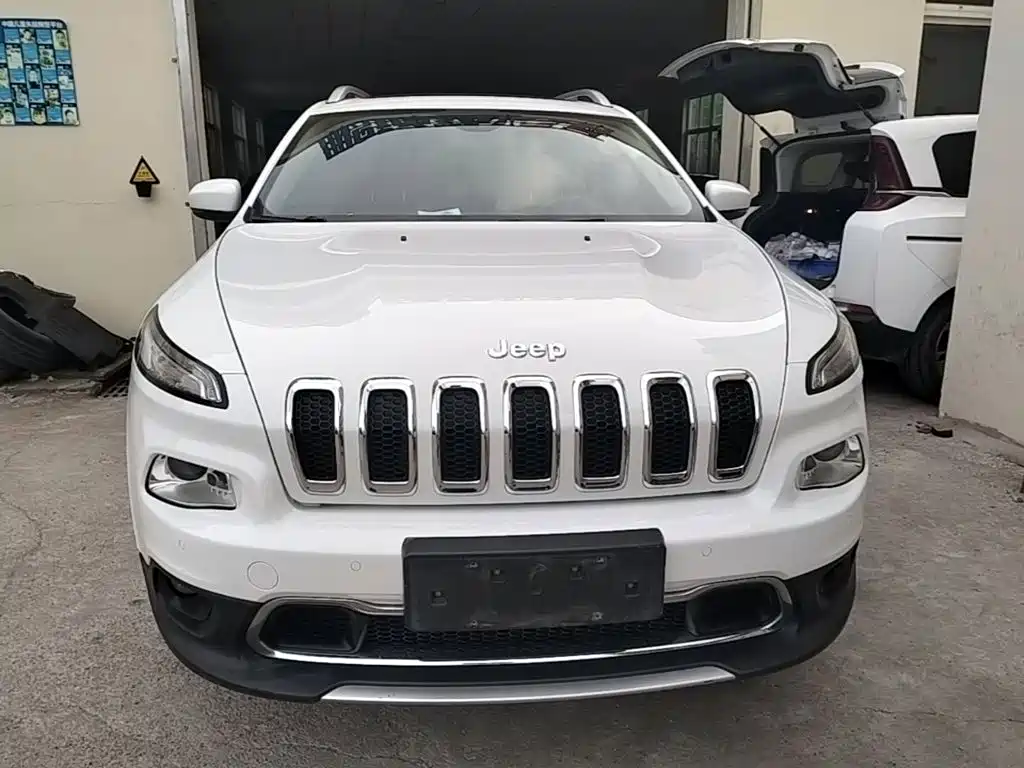 Jeep Cherokee — миниатюра 3