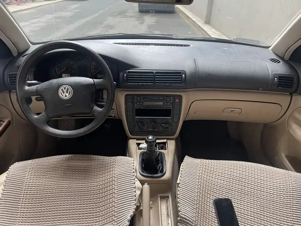 Volkswagen Passat 2004 2.0L MT
