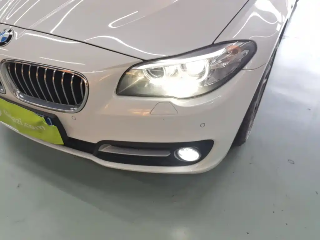 BMW 5 Series — миниатюра 24