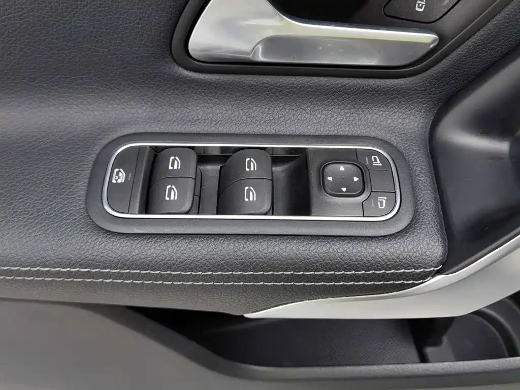 Mercedes-Benz A-Class — миниатюра 9