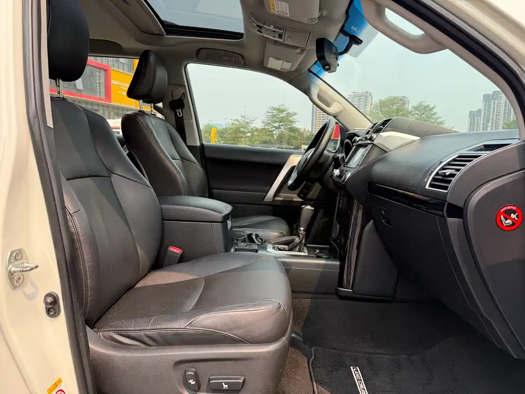 Toyota Land Cruiser Prado 2016 2.7L AT Standard