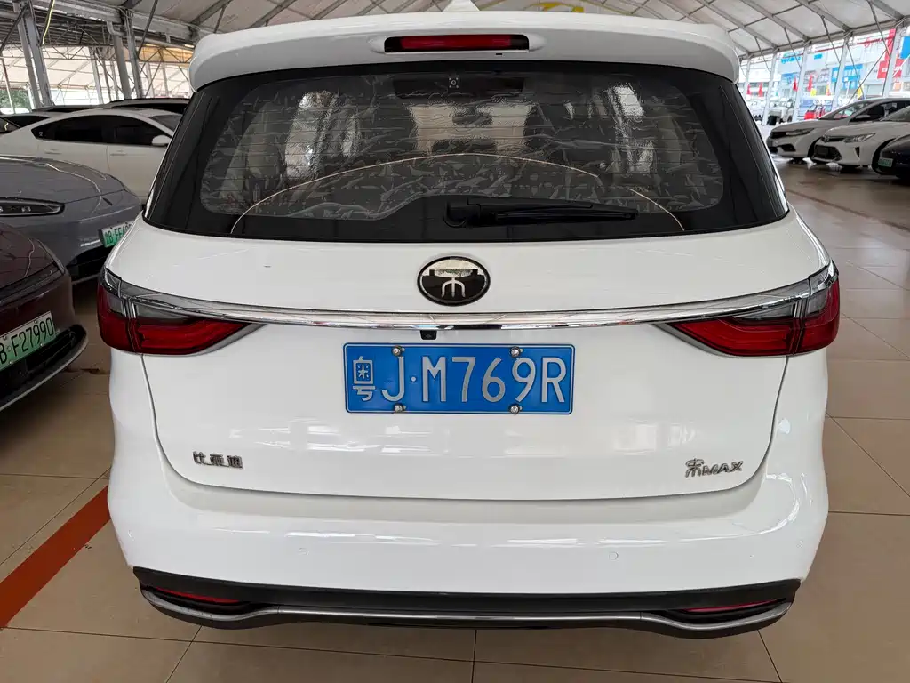BYD MAX — миниатюра 7