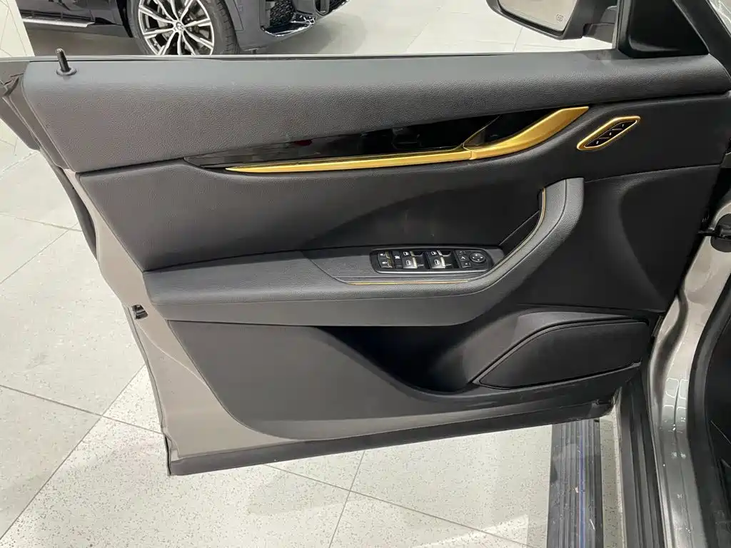 Maserati Levante — миниатюра 7