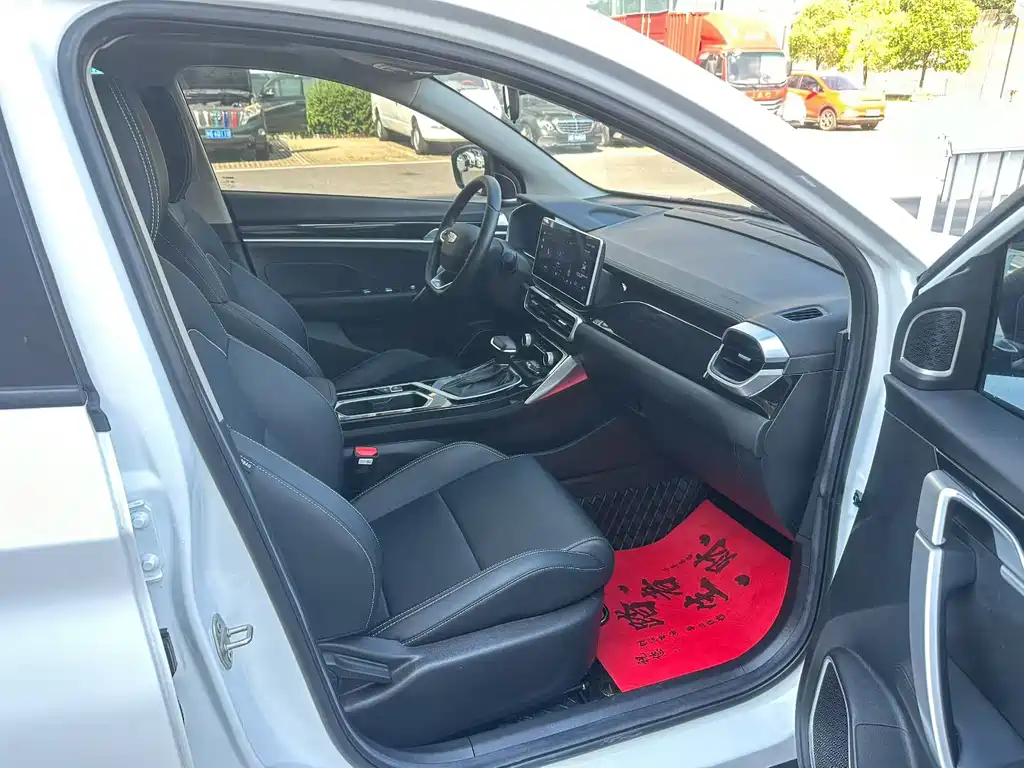 Geely Binyue — миниатюра 5