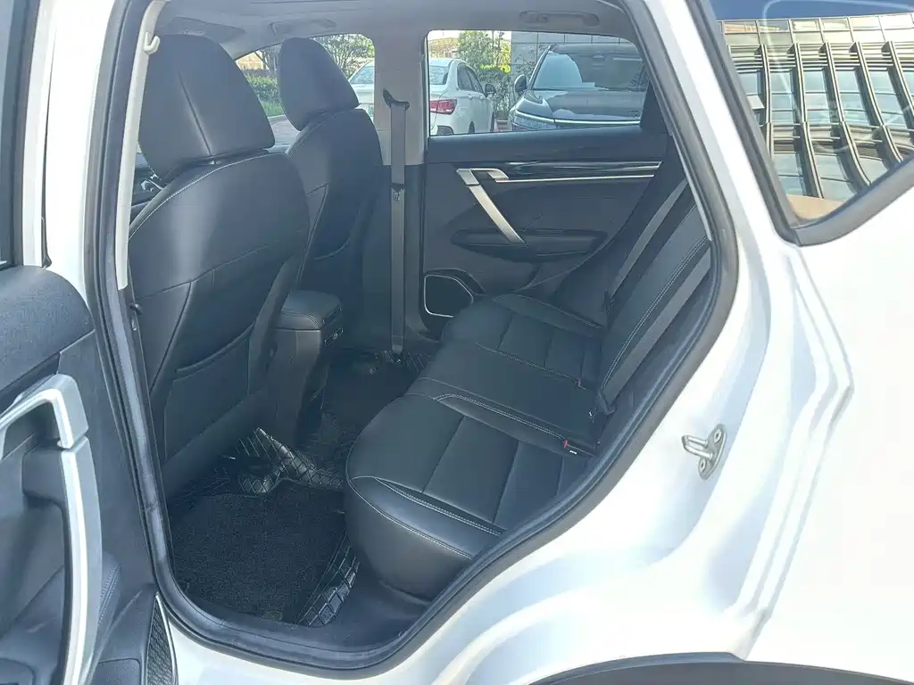 Geely Binyue — миниатюра 6