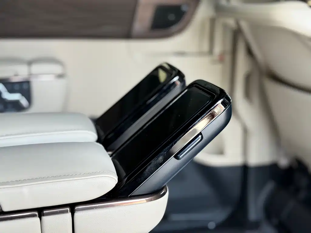 Toyota Alphard — миниатюра 13