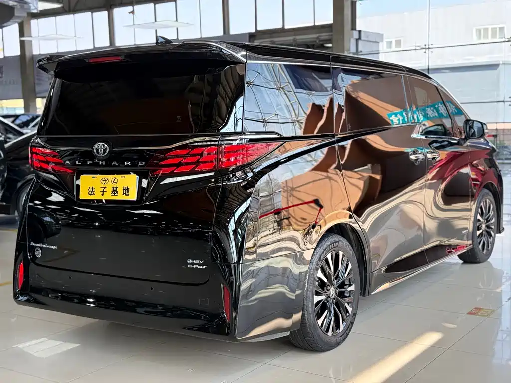 Toyota Alphard — миниатюра 25