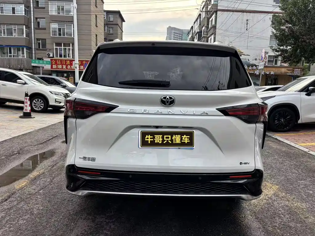 Toyota Granvia 2024 2.5L Luxury
