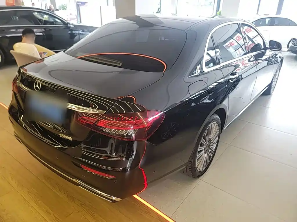 Mercedes-Benz E-Class — миниатюра 7