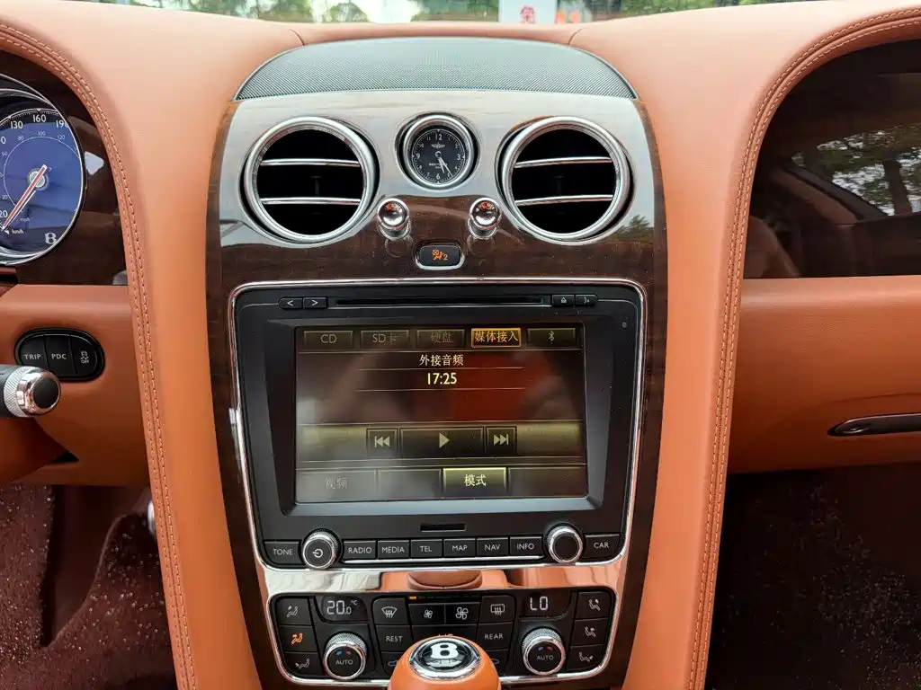 Bentley Flying Spur — миниатюра 10