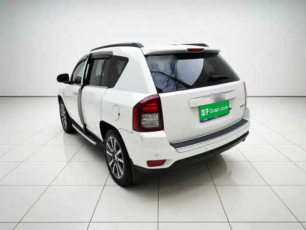 Jeep Compass (Import) — миниатюра 4