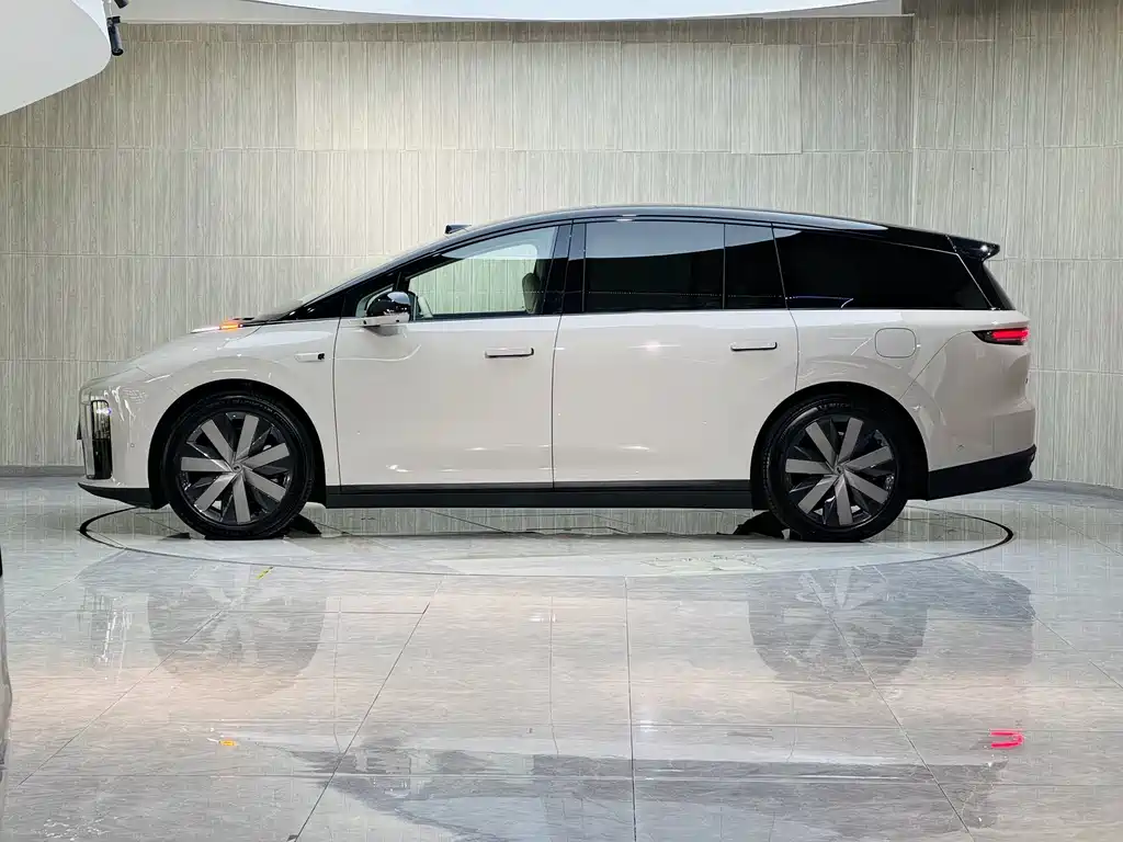Li Auto i8 2025 Standard