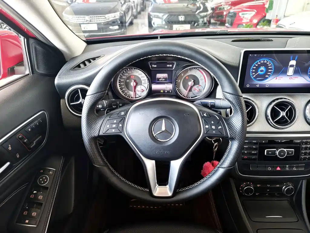 Mercedes-Benz GLA — миниатюра 8