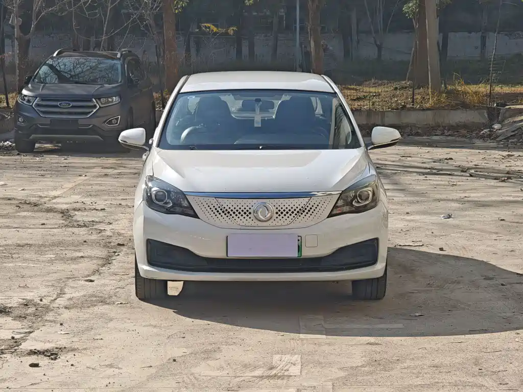DONGFENG E70