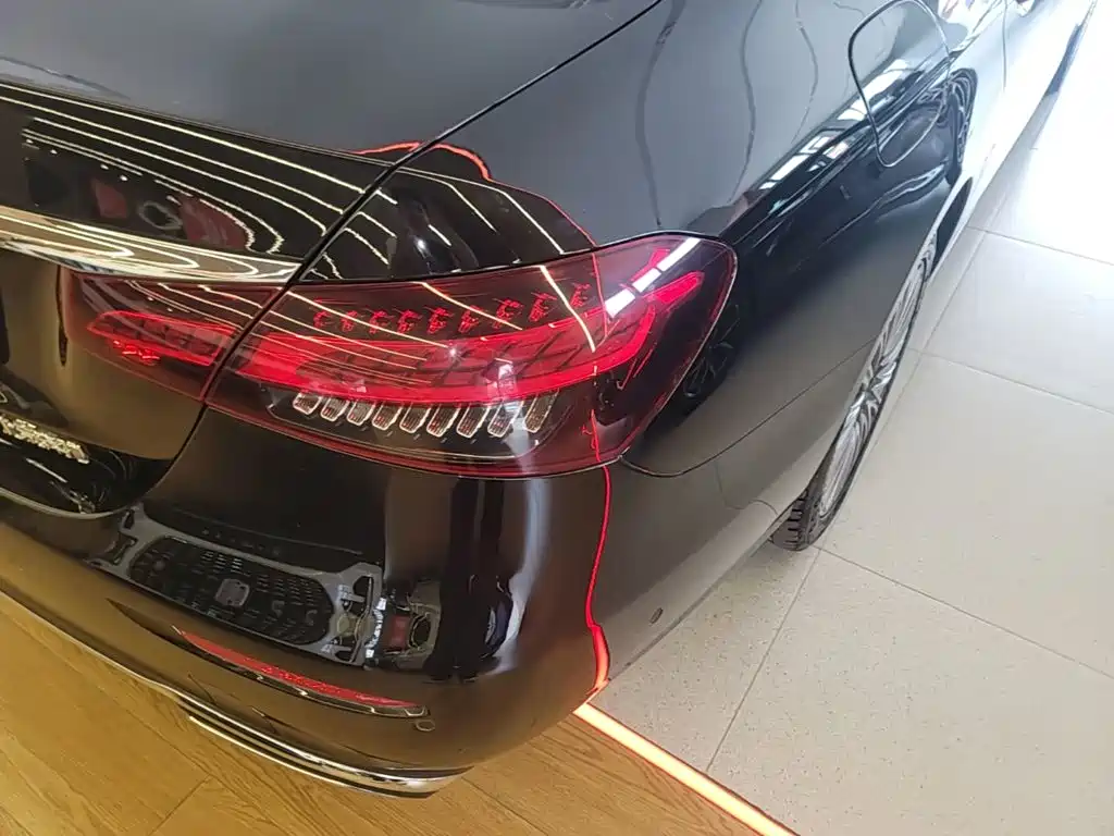 Mercedes-Benz E-Class — миниатюра 8