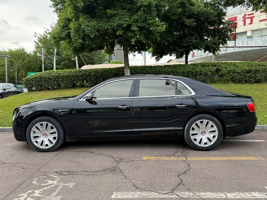 Bentley Flying Spur — миниатюра 3