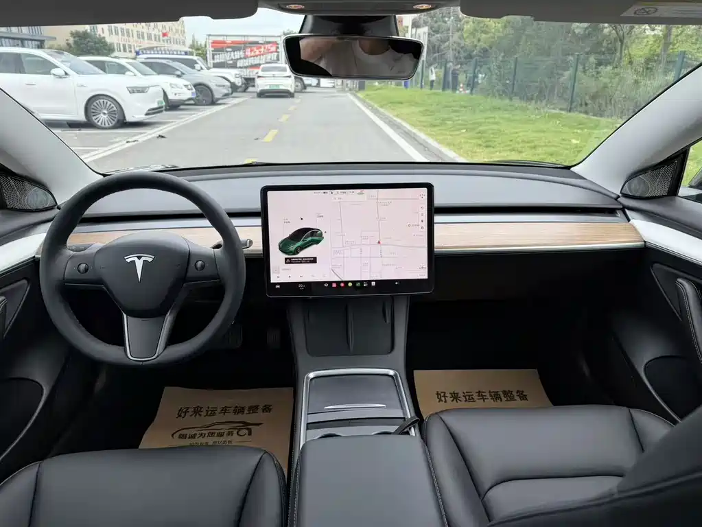 Tesla Model 3 — миниатюра 8